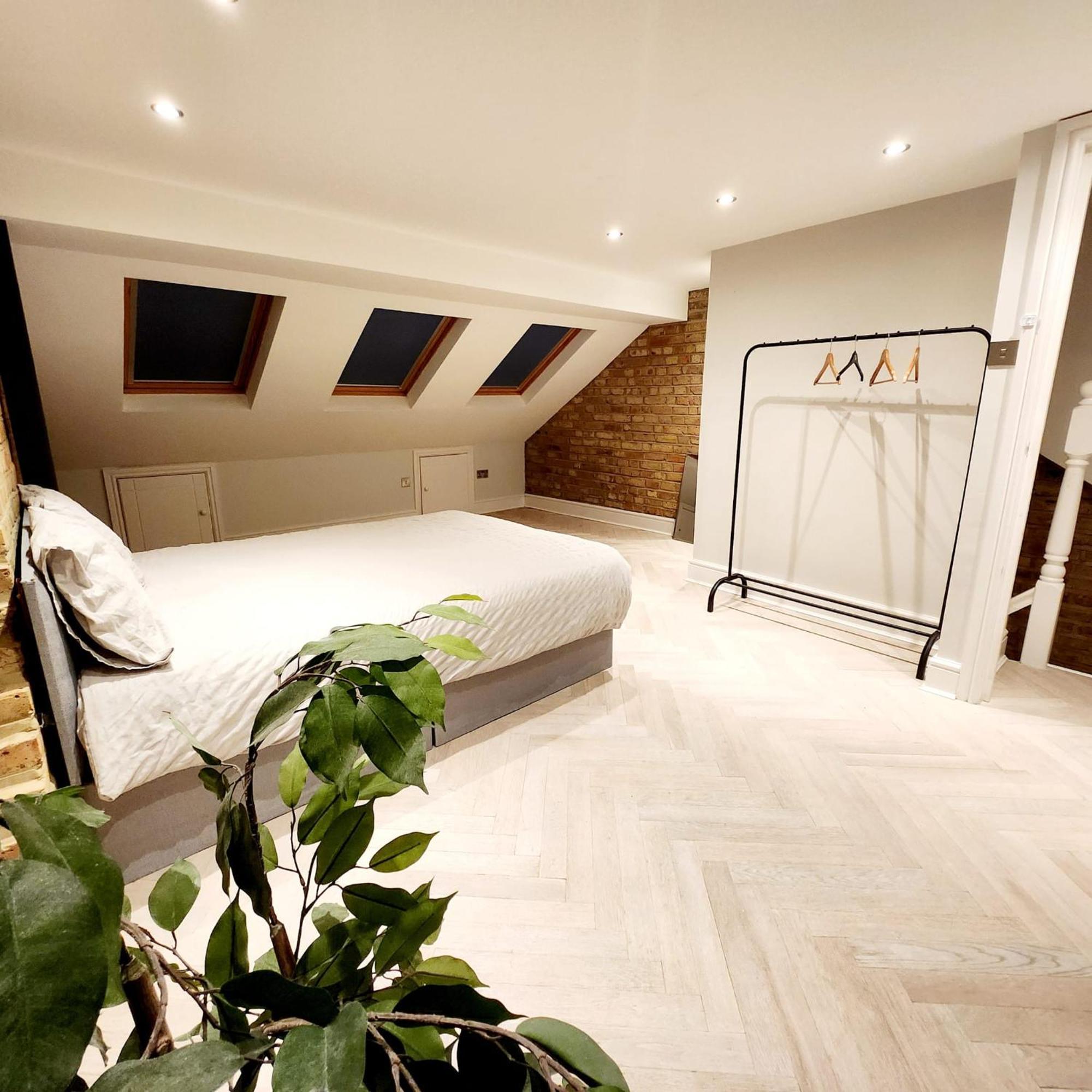 Gazde/Camere de închiriat Contemporary 3 Bed House With Spacious Garden Close To Stratford & Canary Wharf Londra
